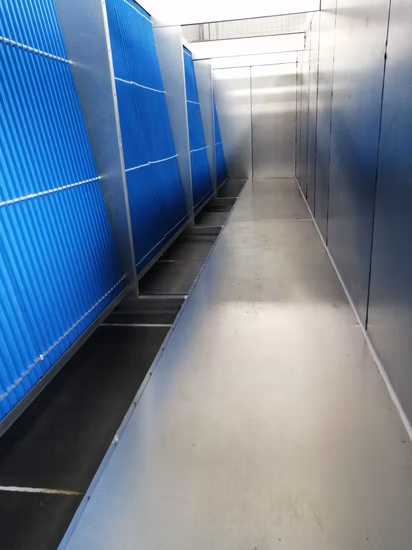 Противоточная градирня, сертифицированная CTI. Воздухоохладитель замкнутого контура для газа и масла.